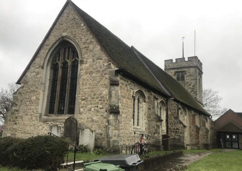Крадци проникнаха в лондонска църква, отмъкнаха бокал на 400 години