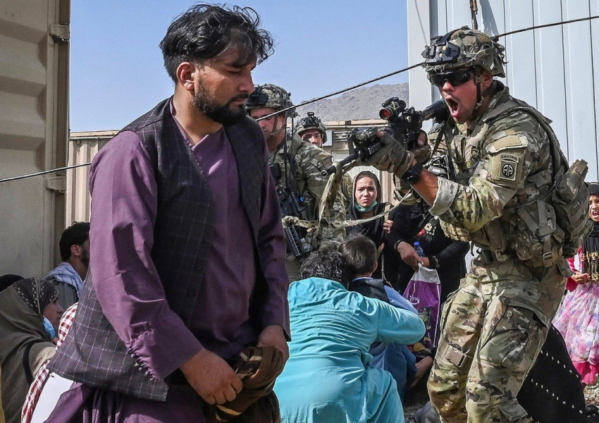 Продължава хаосът на летището в Кабул, седем човека са загинали има и много ранени.