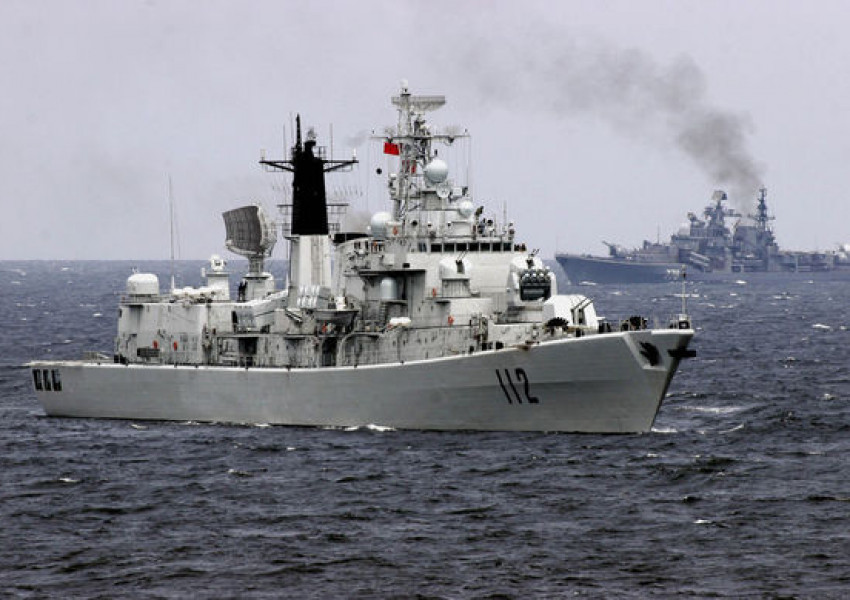 Русия с мащабно учение, Великобритания с недостиг на военни