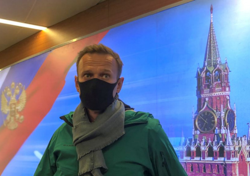 Критикът на Москва, Алексей Навални кацна в Русия и веднага беше арестуван! 