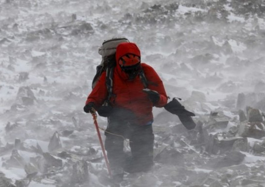 Американец прекоси Антарктида на ски съвсем сам
