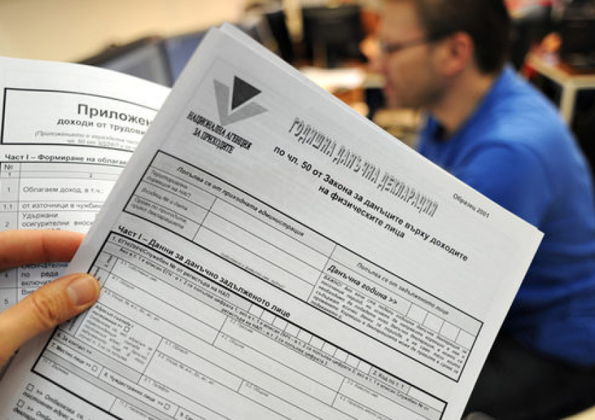 Работите в чужбина? Трябва ли да подадете данъчна декларация в България?