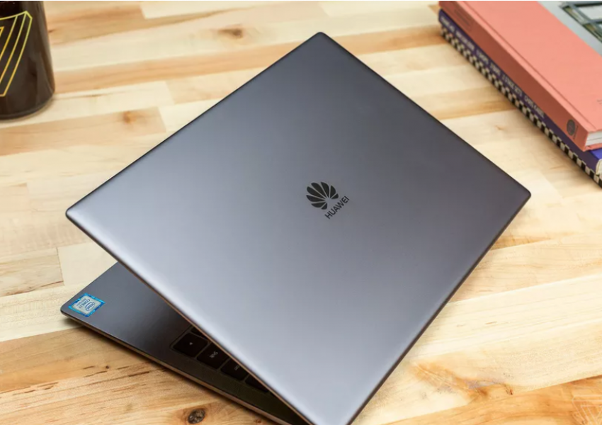 Първа жертва: Huawei отлага пускането на нов лаптоп