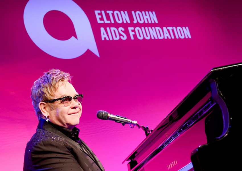 Елтън Джон призова за масовост при тестване за СПИН!