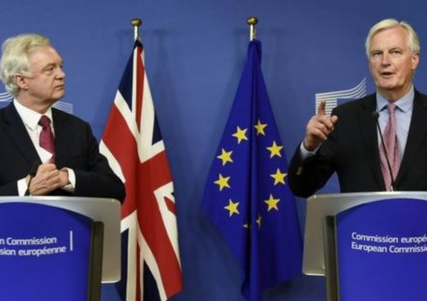 Дейвис преговаря с Брюксел за правата на имигрантите