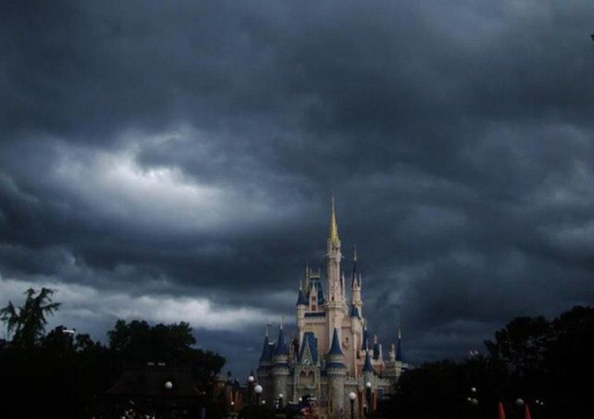 Ураганът Матю помете „Дисниленд“ (СНИМКИ)