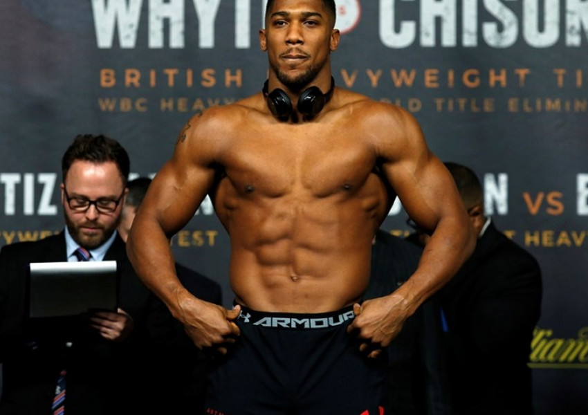 Джошуа продължава да мачка