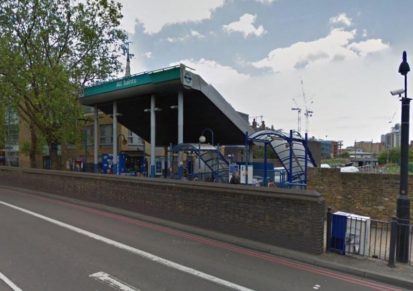 Жестоко убийство на гара в Източен Лондон
