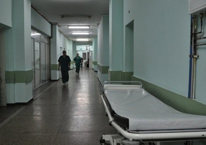 Доктори извадиха 3 кг топка коса от стомаха на дете