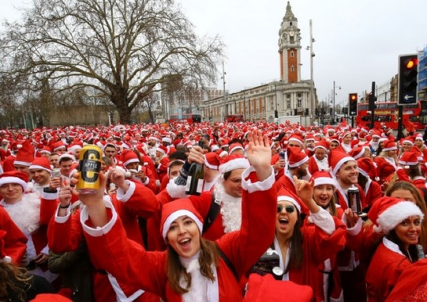 Защо стотици Дядо Коледвоци се стекоха в Лондон? (СНИМКИ)