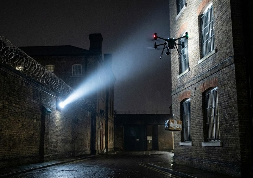 Великобритания: Организирани банди вкарват оръжия и наркотици в затворите с дронове