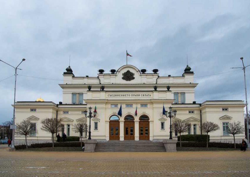 Делян Добрев се отказа от имунитета си