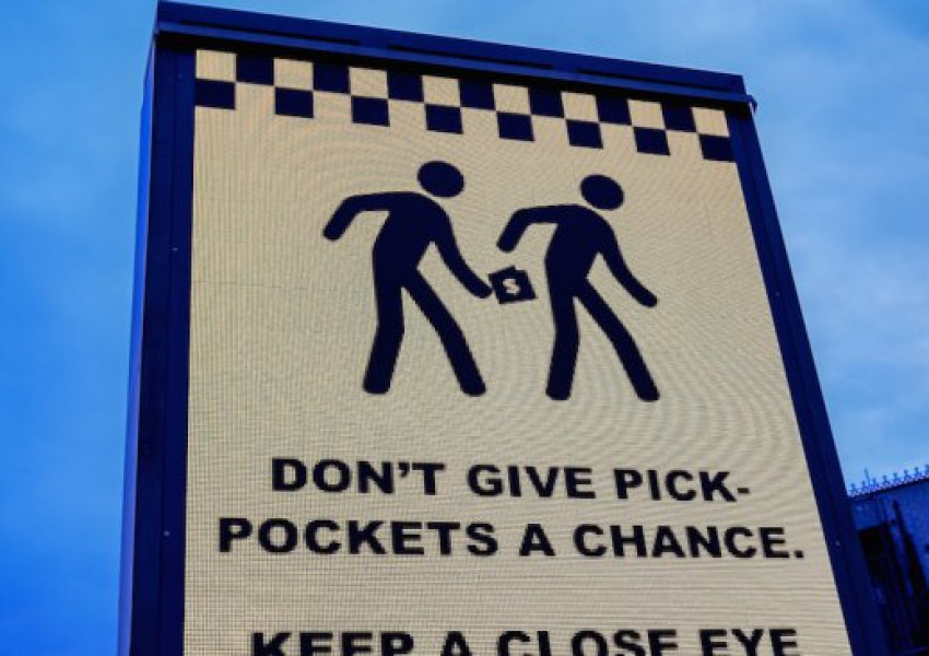 Двама румънци свиха над 60 мобилни телефона за 2 часа