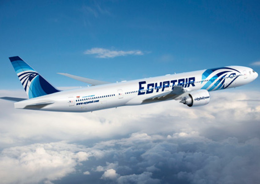 Въоръжен похитител отвлече египетски самолет с 82 души на борда