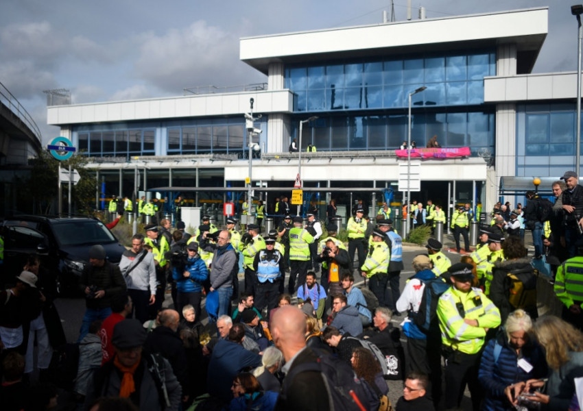 Екоактивисти блокираха градското летище в Лондон