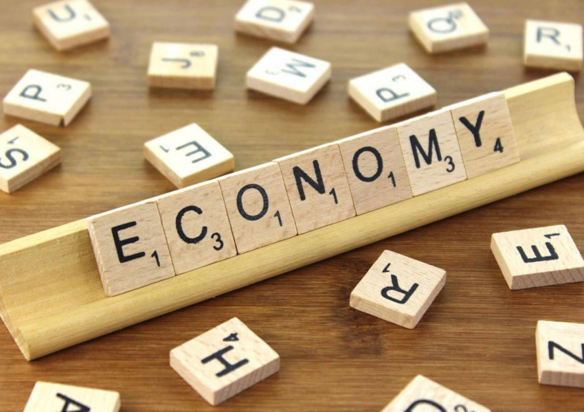 Икономиката расте, паундът поевтинява