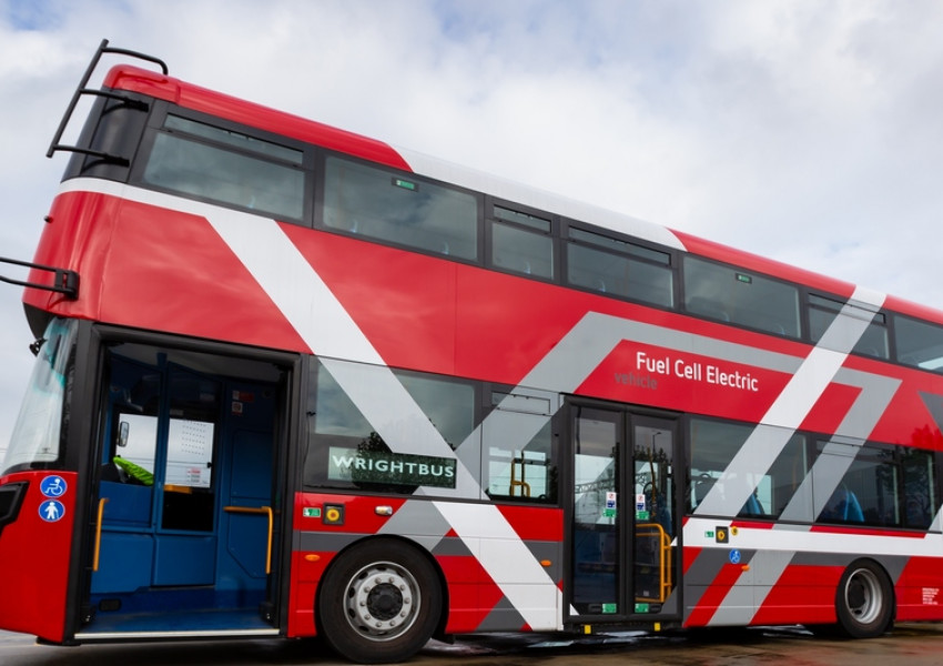 Първите в света водородни двуетажни втобуси тръгват в Лондон (СНИМКА)
