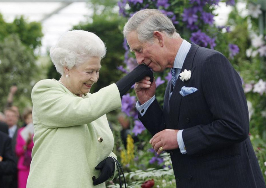 На 92 и все така обичана от британците!