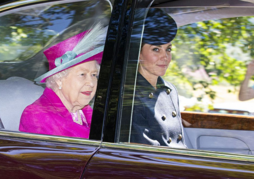 Кралица Елизабет не пести усмивките до Кейт (СНИМКИ)