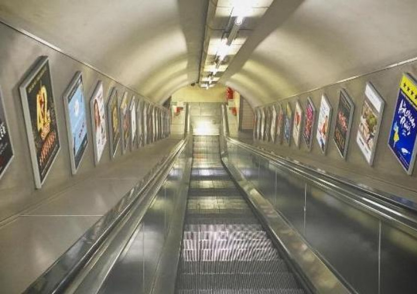 Лондонските улици и метростанции опустяха
