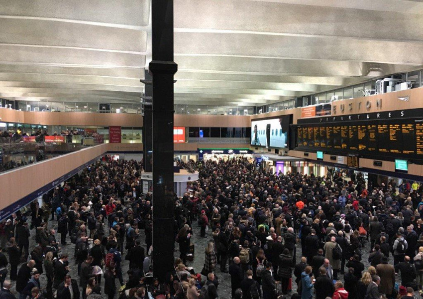 Мъж бе блъснат от мотриса, огромни задръствания на Euston !