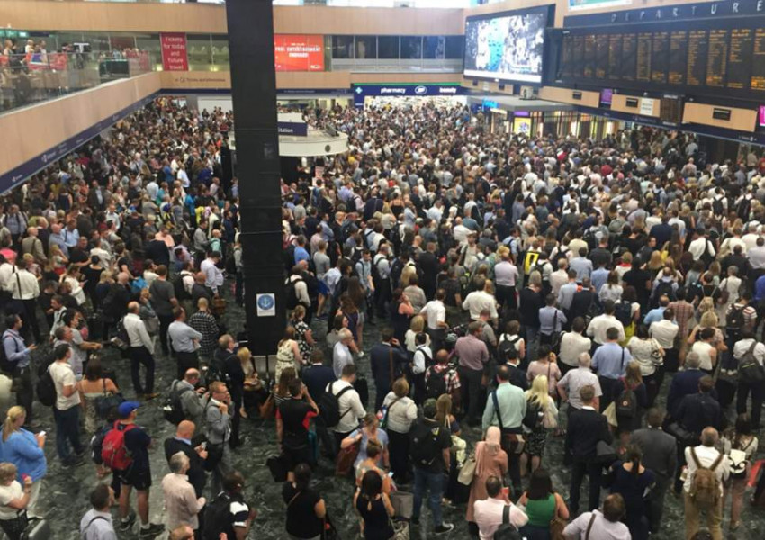 Хаос на станция "Euston", всички влакове бяха спрени (СНИМКА)