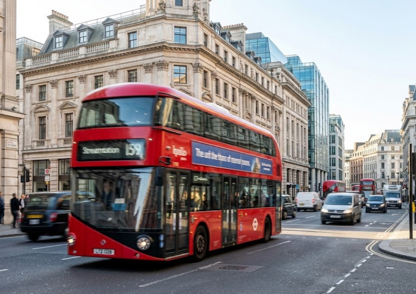 Транспорт в Лондон: Кметът отделя £20 млн. за по-евтини и безплатни автобуси