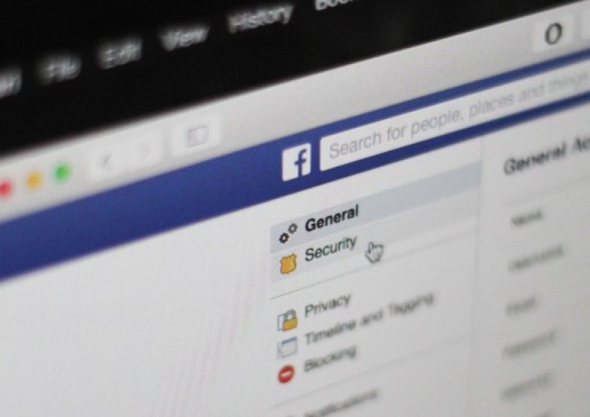 Хакери с нови измами във "Фейсбук" - хващаме вирус само с бутона "Харесва ми"