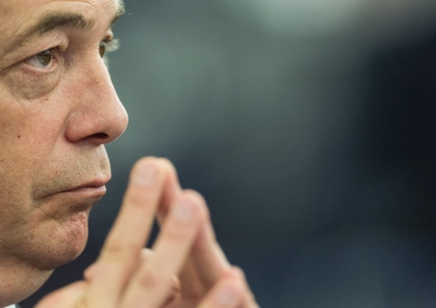 Фараж провел тайни срещи с Асандж