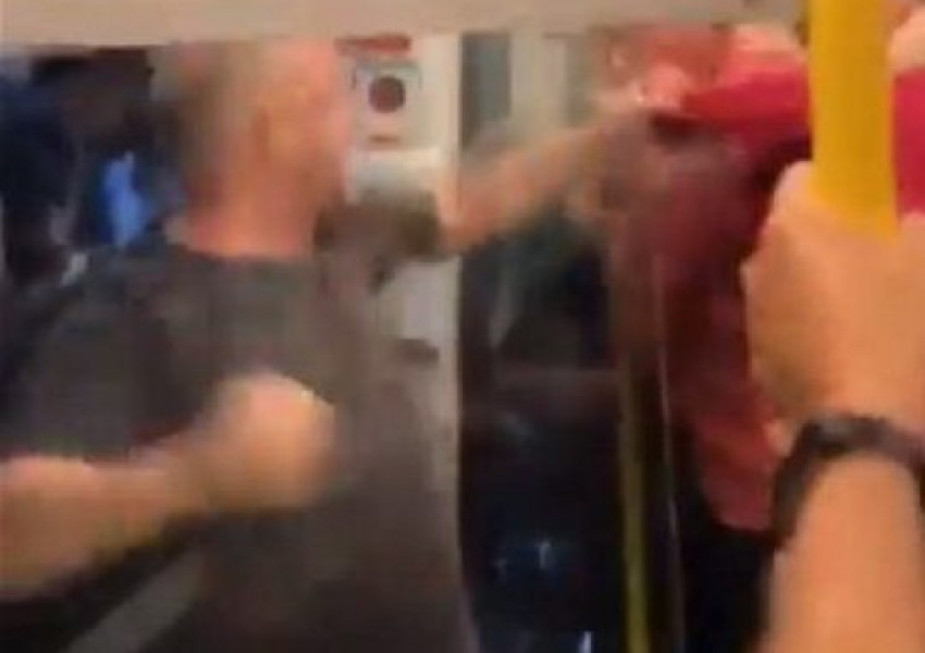 Седем в ареста след яростен бой на фенове в метрото (СНИМКИ)