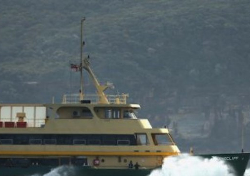 Ферибот от Великобритания за Франция заседна при Кале