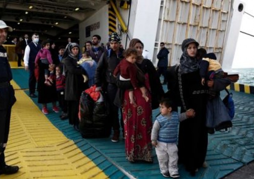 Гърция започна да връща мигранти на Турция