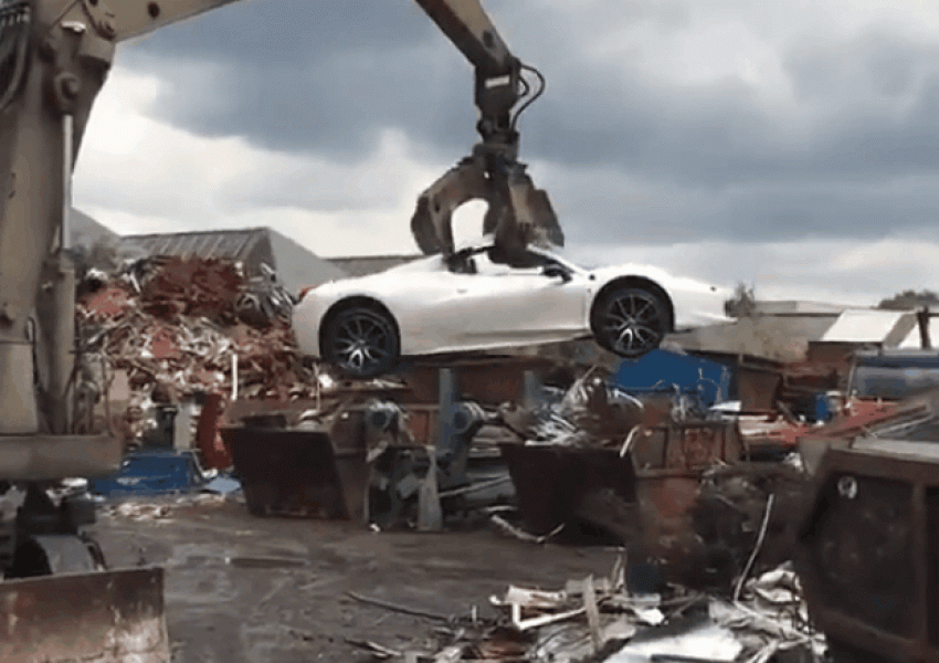 Неприятно! Полицаите в Бирмингам изпратиха за скрап Ферари за 200 бона!