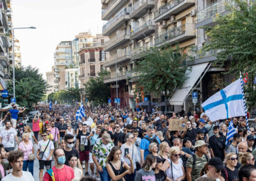 Гърция: Солун излезе на протест срещу задължителното ковид-ваксиниране!