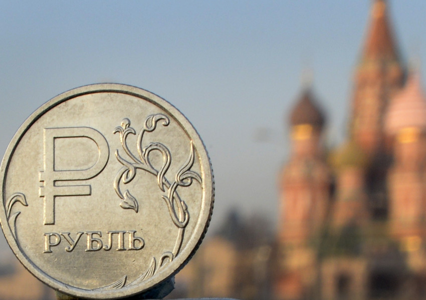 Руската рубла се срина, след като Владимир Путин призна отцепилите си Донецк и Луганск