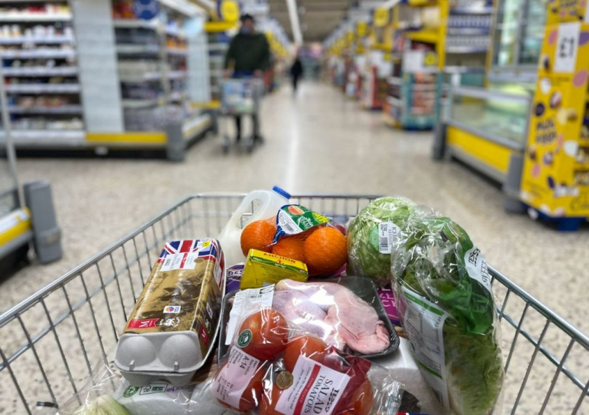 За последния месец цените на основните хранителни продукти във Великобритания са поскъпнали с 17,1%