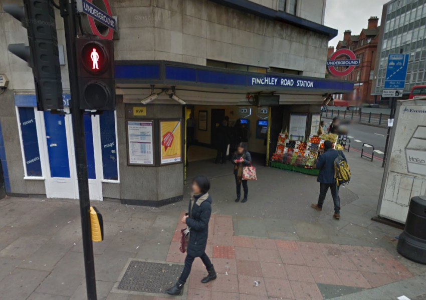 Лондончани спасиха сляп мъж, паднал на релсите в метростанция