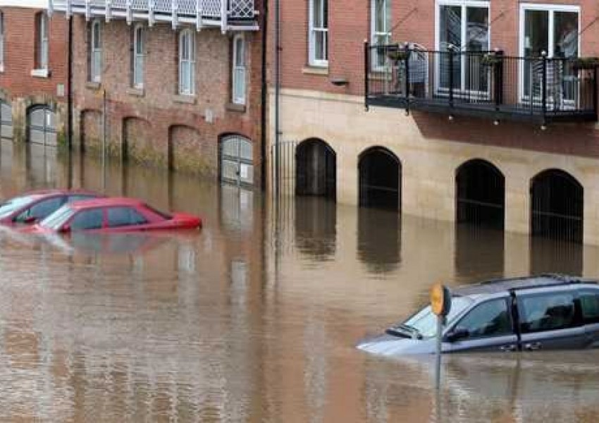 Наводненият Йорк - северната столица на Англия (ВИДЕО)