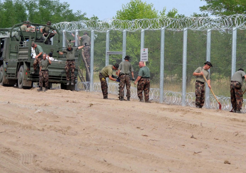Унгария подсилва оградата на границата със Сърбия