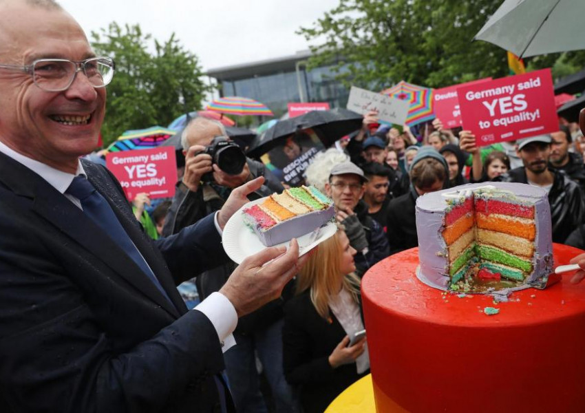 "Ивнинг Стандард": България е една от последните държави, където гей бракът е забранен!