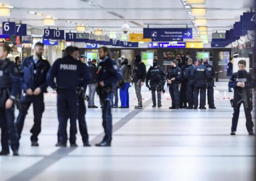 Мъже размаха брадви в Германия, ранени са няколко души