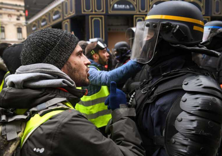 Френските "жълти жилетки" се готвят за по-голям протест тази събота
