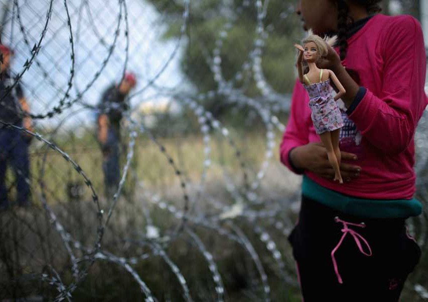 Унгария пуска ток на емигрантите