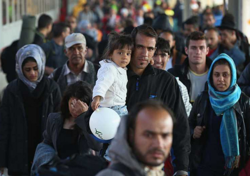 Почти един милион мигранти в ЕС в "ничия земя"