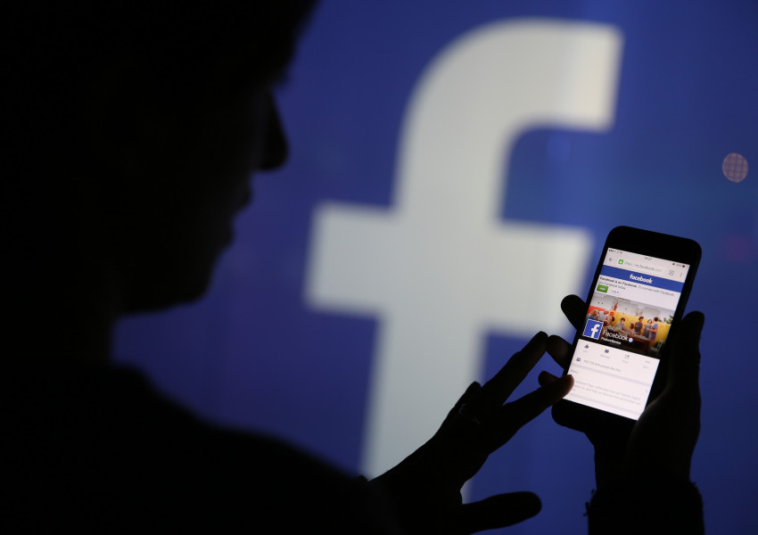 Фейсбук спря хиляди акаунти заради фалшиви новини  