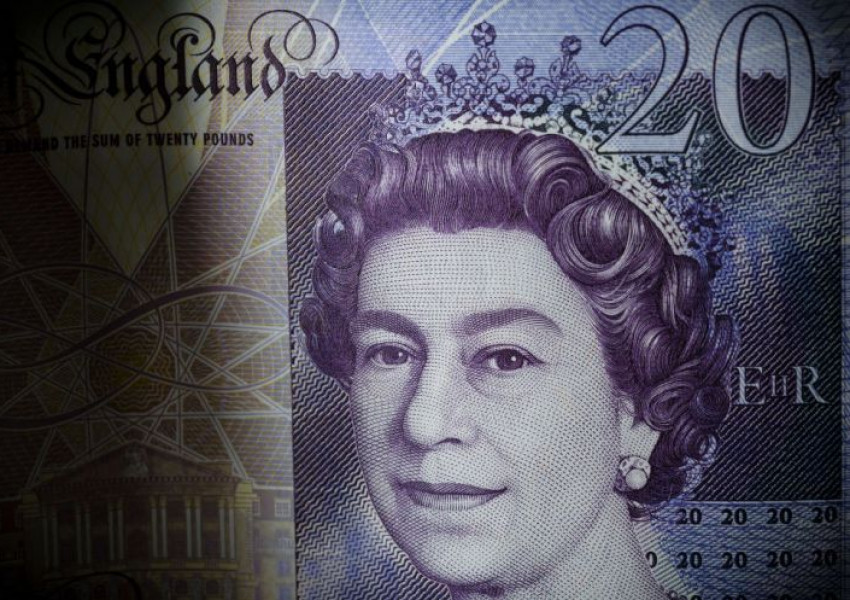 Осъдиха за кражба млада британка, намерила £20 в магазин