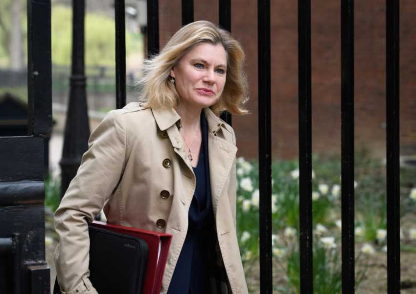 Още един британски министър подаде оставка след рокадите на Мей