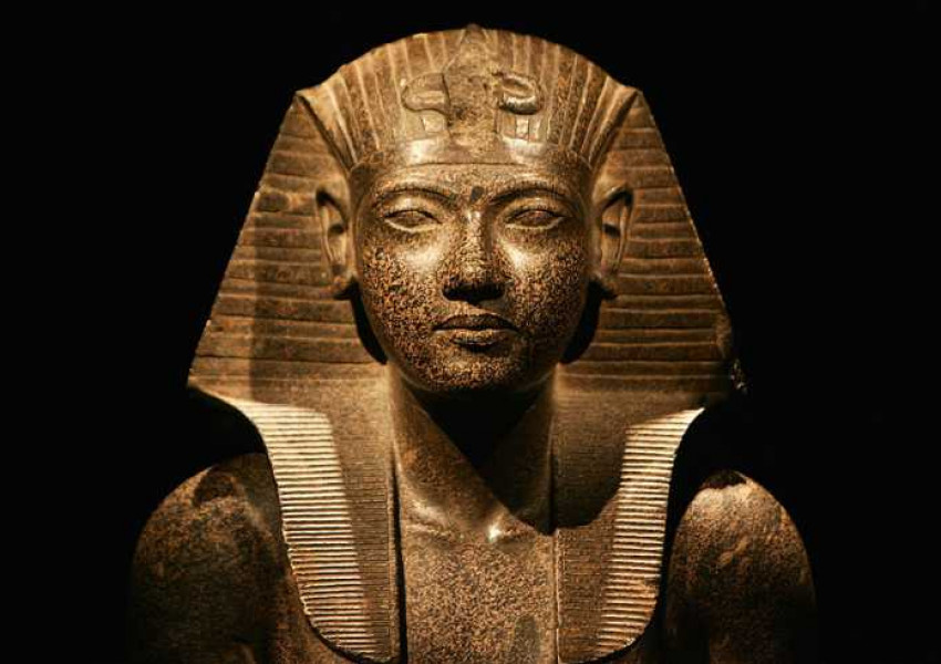 В Лондон продадоха бюст на Тутанкамон за 5,3 млн. евро. Египет протестира