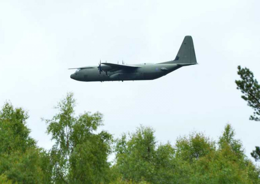Разби се военен самолет с десетки войници на борда