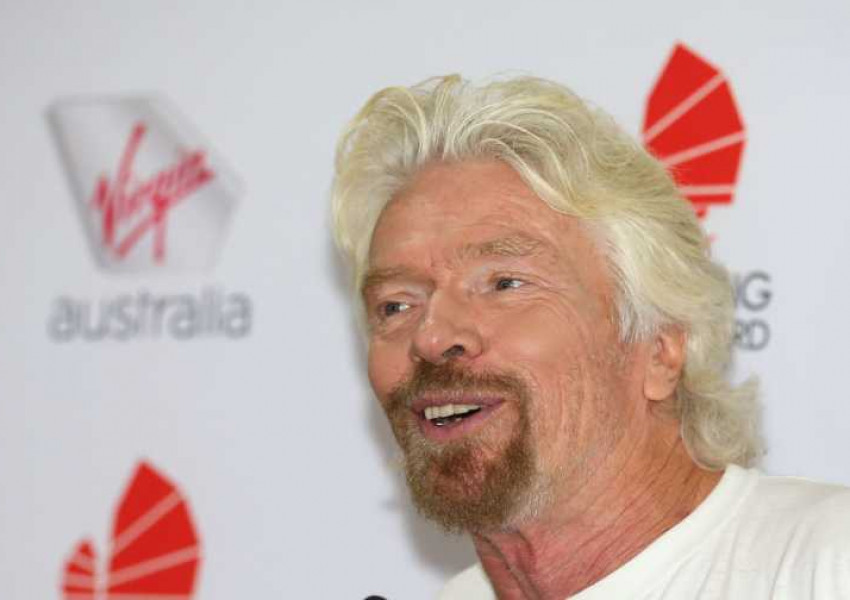 Брансън готов за полета към звездите. До седмици Virgin Galactic ще изстреля космически кораб